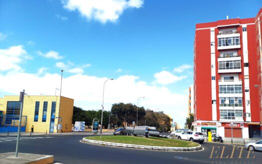 Local comercial en Escaleritas – La Feria